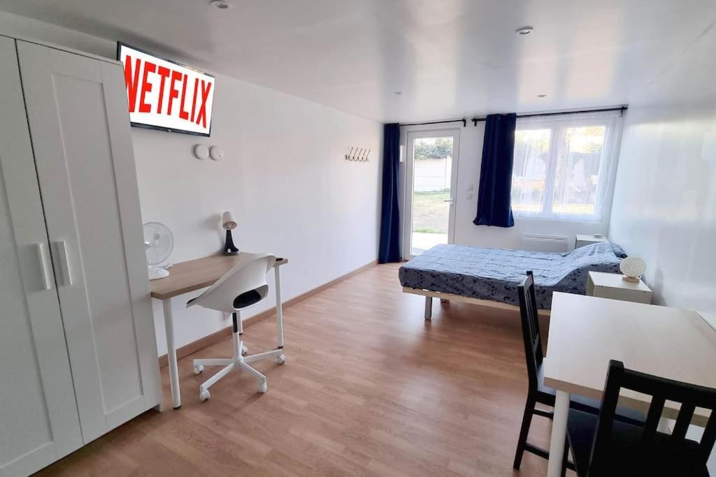 Studio En Rez De Jardin Avec Terrasse Privee - Le Petit Chateau Avesnois - Tv - Wifi - Logement Complet Avesnes-sur-Helpe Ngoại thất bức ảnh